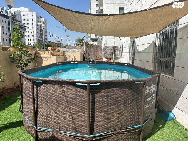 שדרות הרצל 8