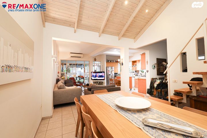 דו משפחתי, אוסטשינסקי, פועלים א, כפר סבא