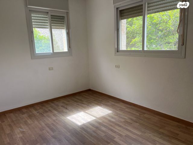 גג/ פנטהאוז, אפרת