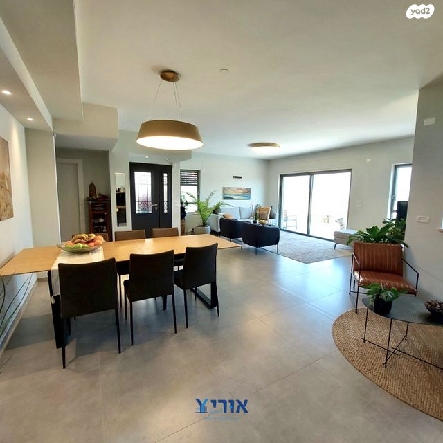 דו משפחתי, אלומות, זכרון יעקב