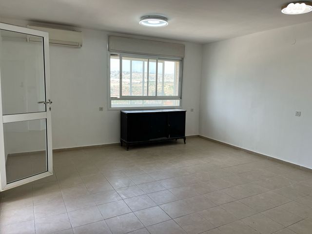 גג/ פנטהאוז, אפרת