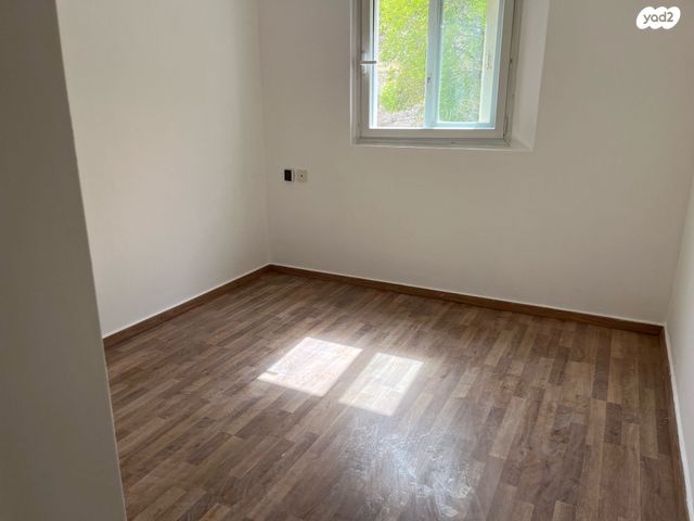 גג/ פנטהאוז, אפרת