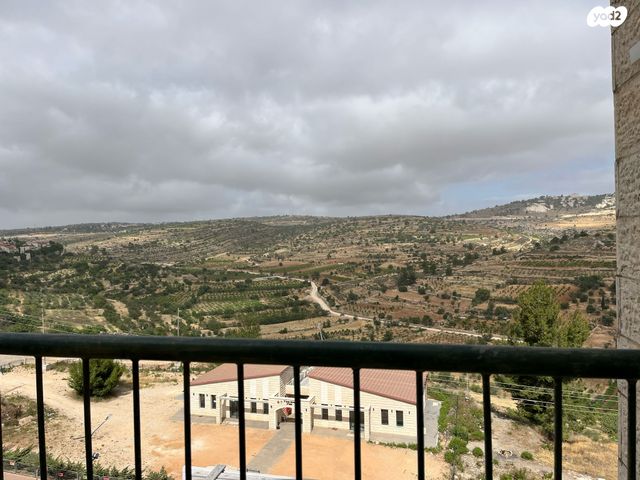 גג/ פנטהאוז, אפרת