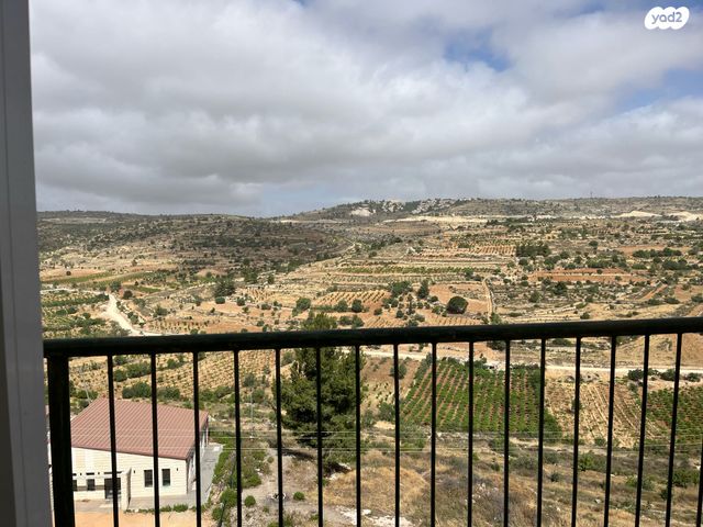 גג/ פנטהאוז, אפרת