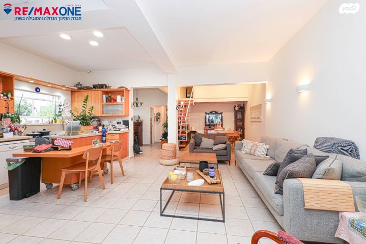 דו משפחתי, אוסטשינסקי, פועלים א, כפר סבא