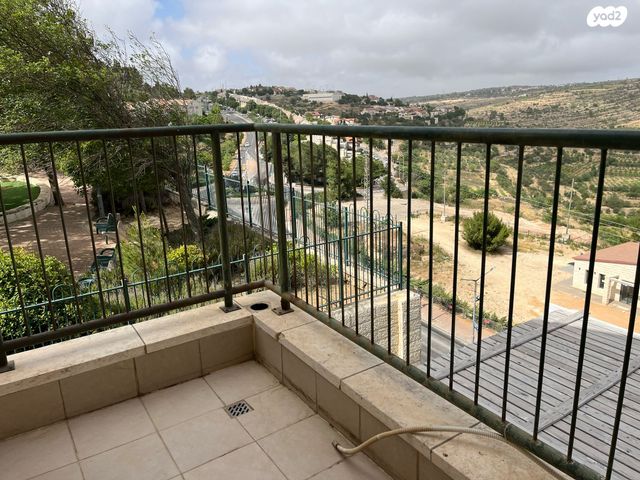 גג/ פנטהאוז, אפרת