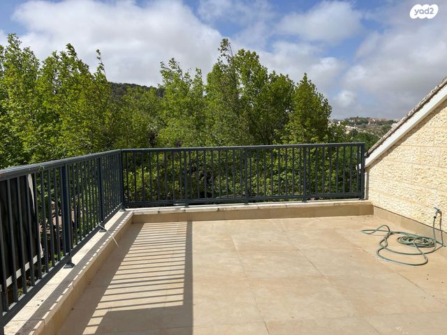 גג/ פנטהאוז, אפרת