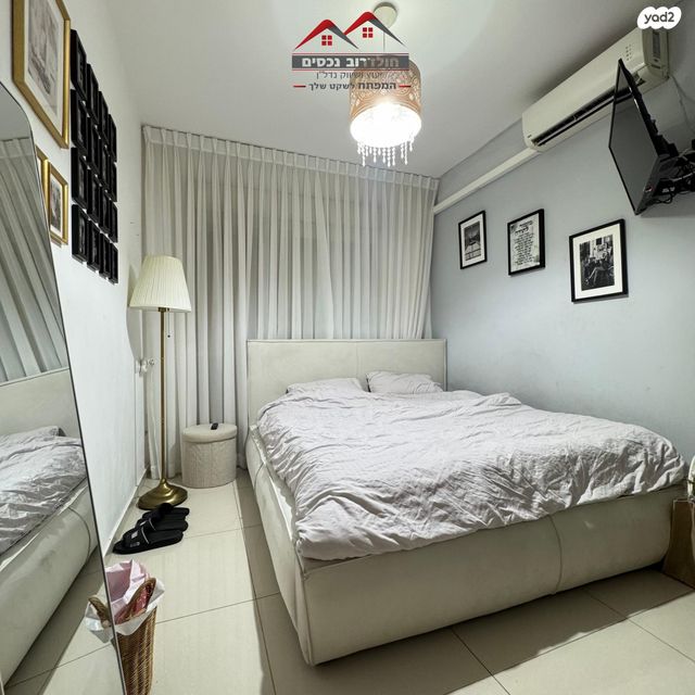 דופלקס, הרב יעקב אבו חצירא, יגאל אלון, קרית מלאכי