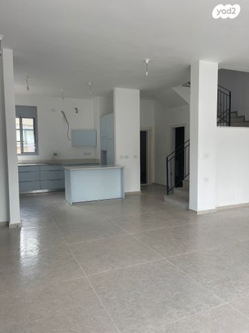 דו משפחתי, נווה רמז, זכרון יעקב