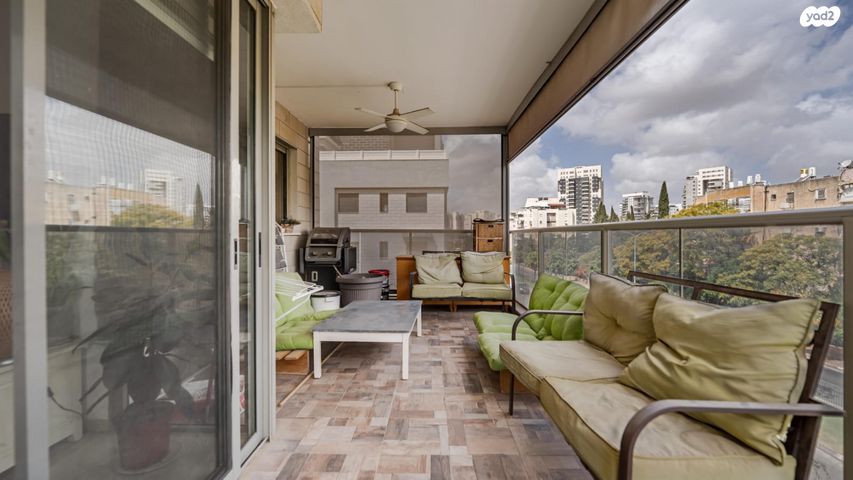 דירה, רחובות החדשה, רחובות