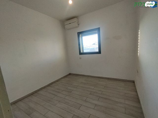 דירה, רמב"ם, ראשון לציון