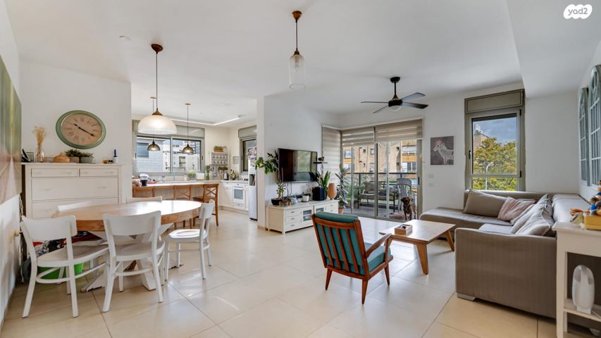 דירה, רחובות החדשה, רחובות