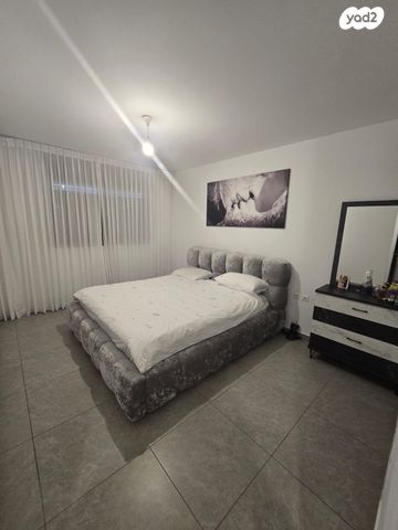 גג/ פנטהאוז, הנרייטה סאלד, כרמי גת, קרית גת