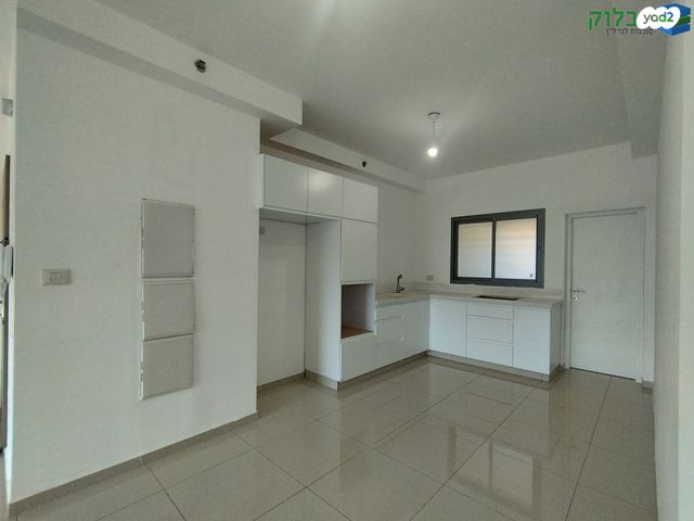 דירה, רמב"ם, ראשון לציון