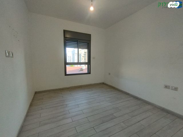 דירה, רמב"ם, ראשון לציון