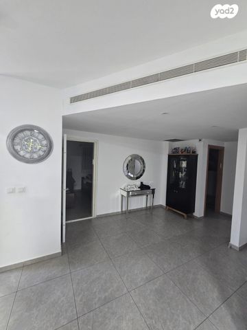 גג/ פנטהאוז, הנרייטה סאלד, כרמי גת, קרית גת