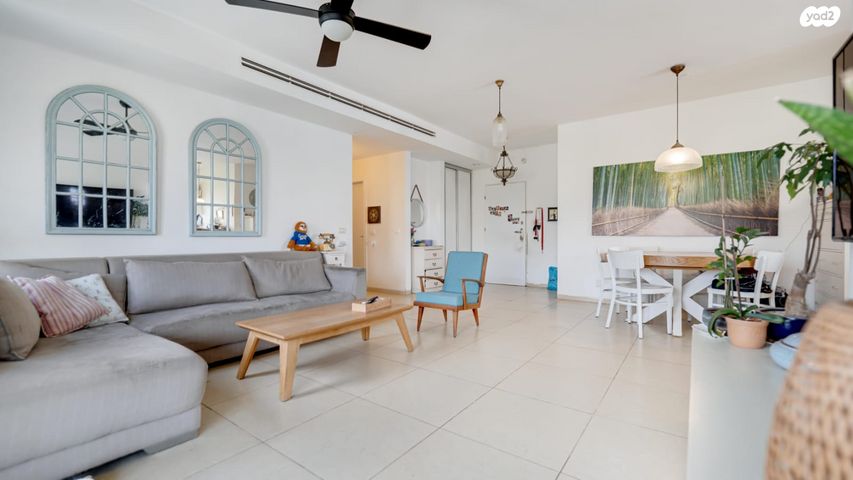 דירה, רחובות החדשה, רחובות