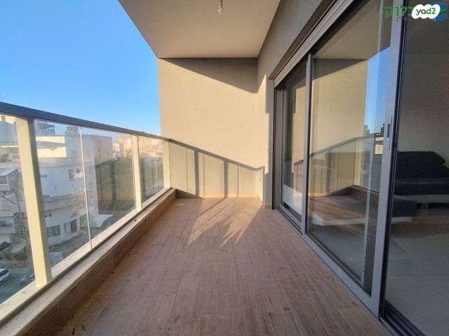 דירה, רמב"ם, ראשון לציון