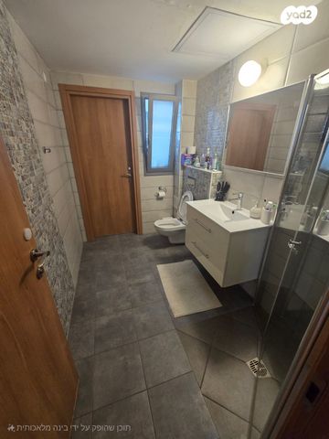 גג/ פנטהאוז, הנרייטה סאלד, כרמי גת, קרית גת