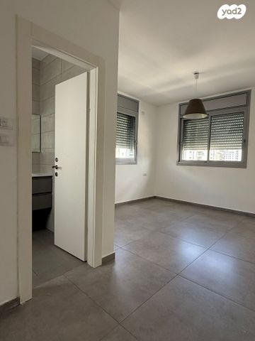 דירה, משה רינת, קרית רבין, חולון