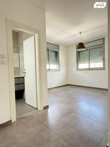 דירה, משה רינת, קרית רבין, חולון