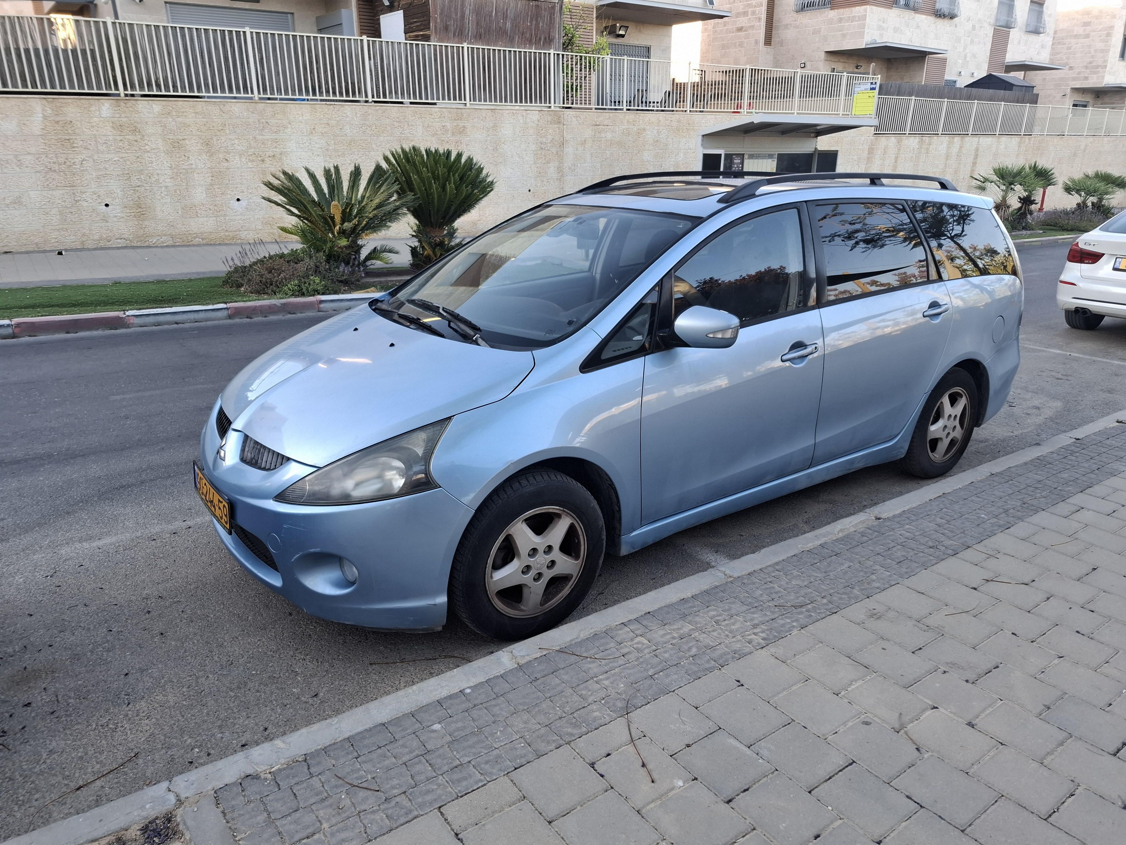 מודעת רכב מיצובישי גרנדיס