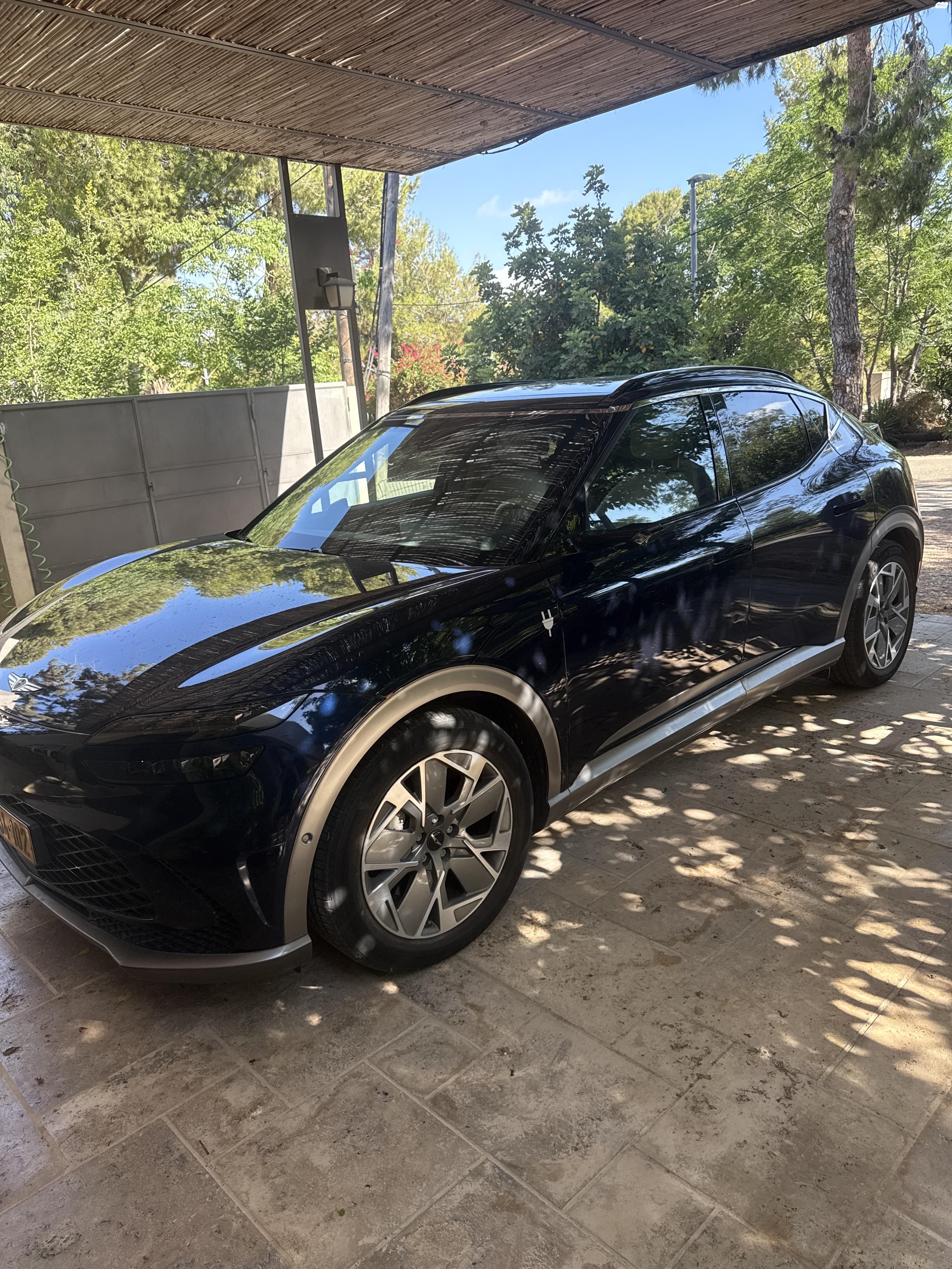 מודעת רכב ג'נסיס GV60