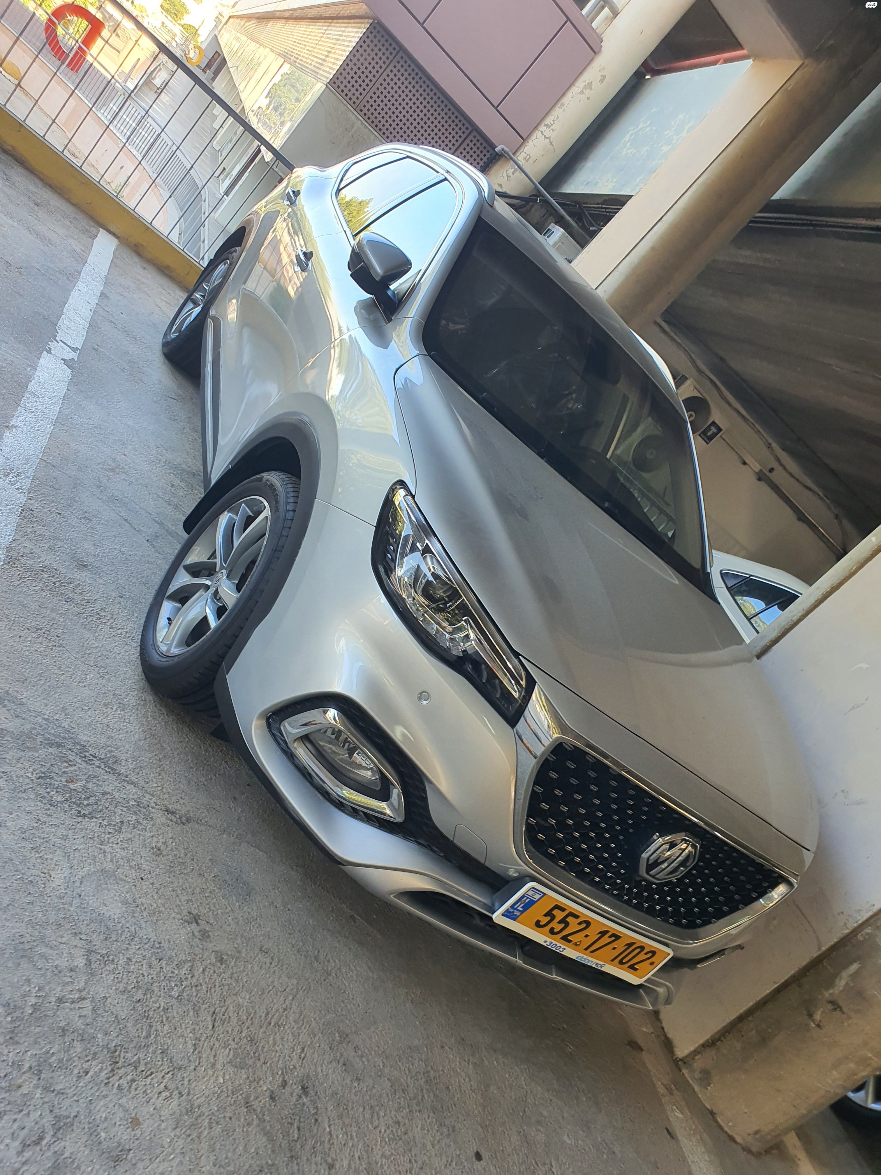 מודעת רכב אם ג'י EHS PHEV