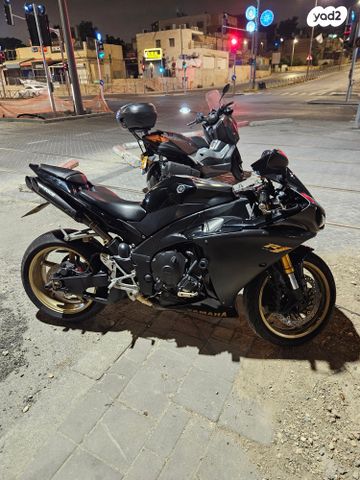 מודעת רכב ימאהה YZF-R1