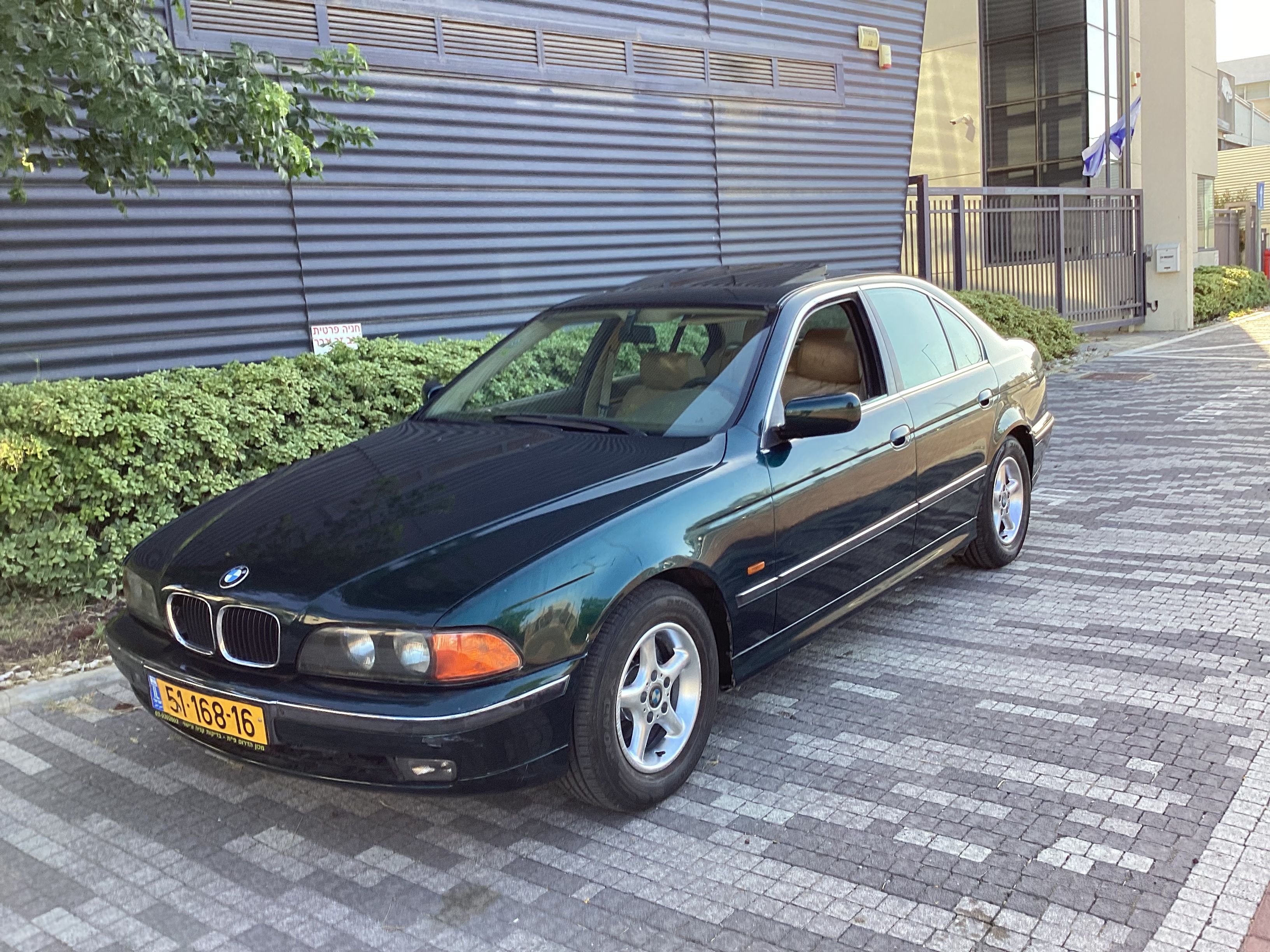 מודעת רכב ב מ וו סדרה 5