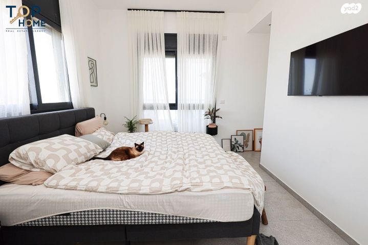 גג/ פנטהאוז, אמנון ליפקין שחק, נוף הטיילת, נתניה