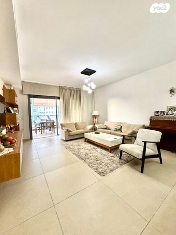 חצרות המושבה