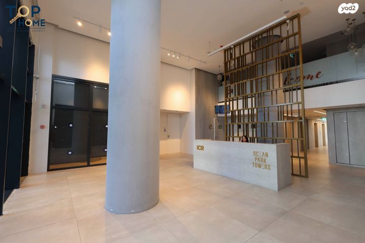 גג/ פנטהאוז, אמנון ליפקין שחק, נוף הטיילת, נתניה