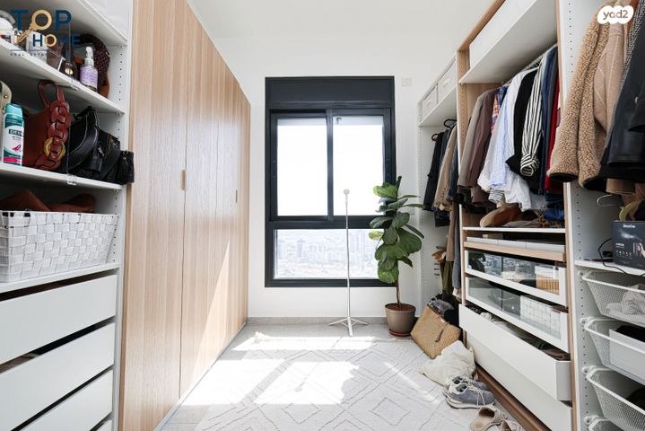 גג/ פנטהאוז, אמנון ליפקין שחק, נוף הטיילת, נתניה