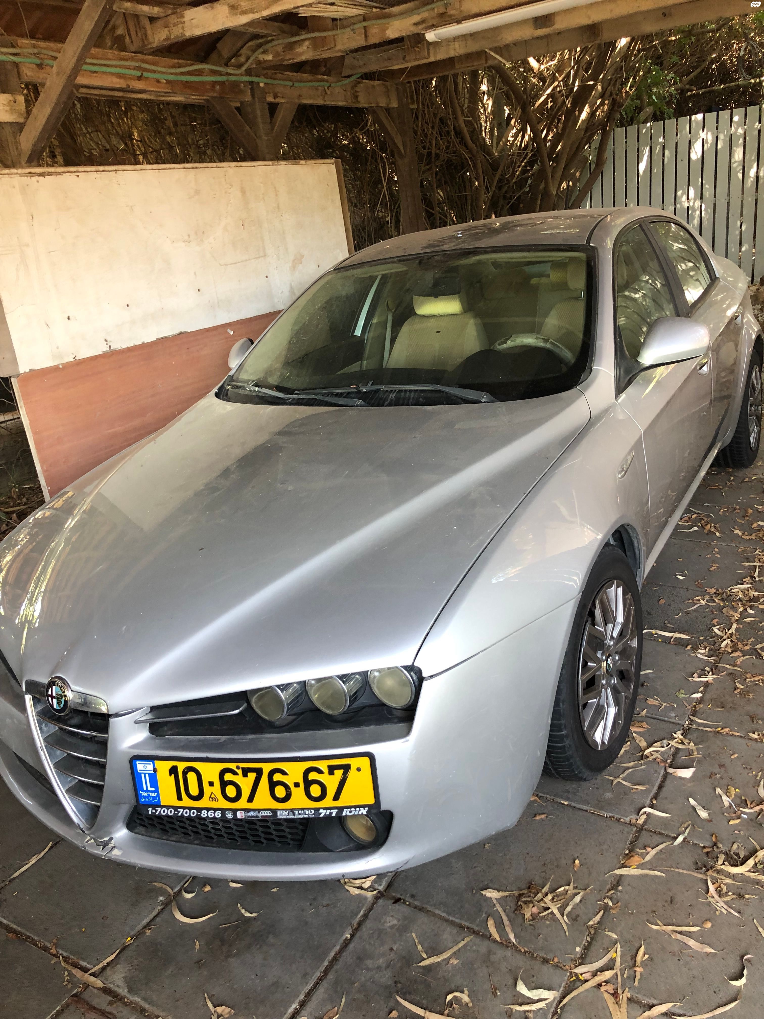 מודעת רכב אלפא רומיאו 159