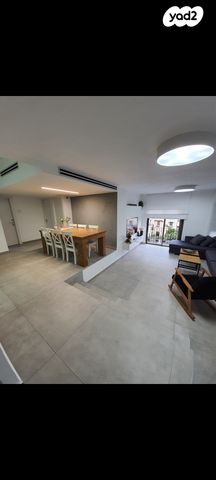 חיל הצנחנים 4