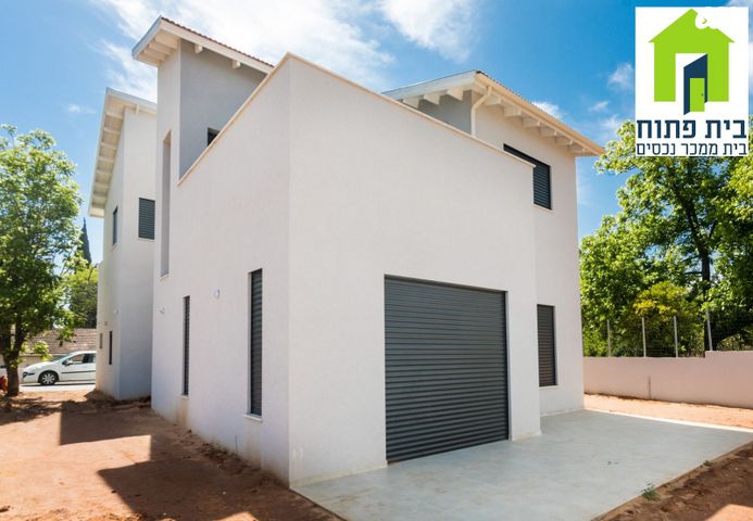 בית פרטי/ קוטג', קיבוץ גלויות, גיל עמל, הוד השרון