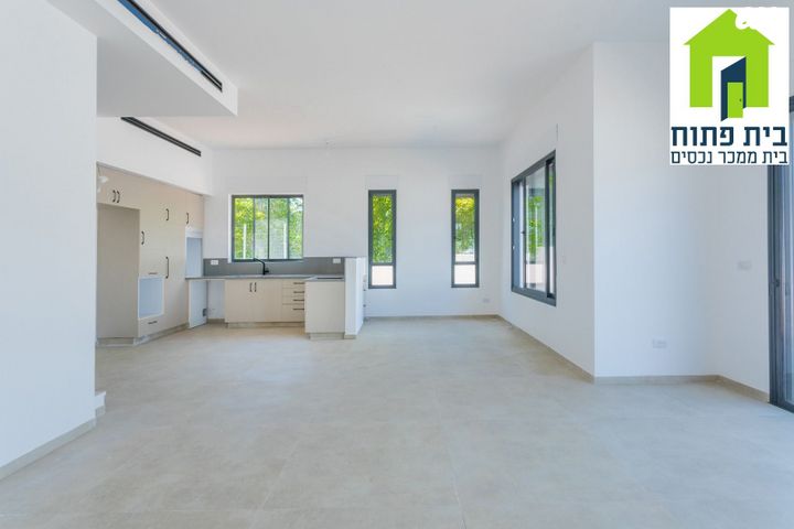 בית פרטי/ קוטג', קיבוץ גלויות, גיל עמל, הוד השרון