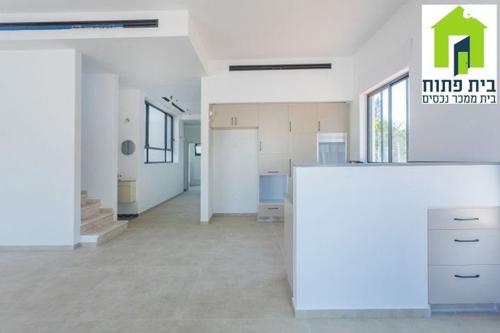 בית פרטי/ קוטג', קיבוץ גלויות, גיל עמל, הוד השרון