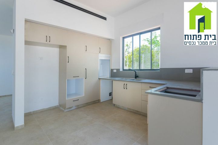 בית פרטי/ קוטג', קיבוץ גלויות, גיל עמל, הוד השרון