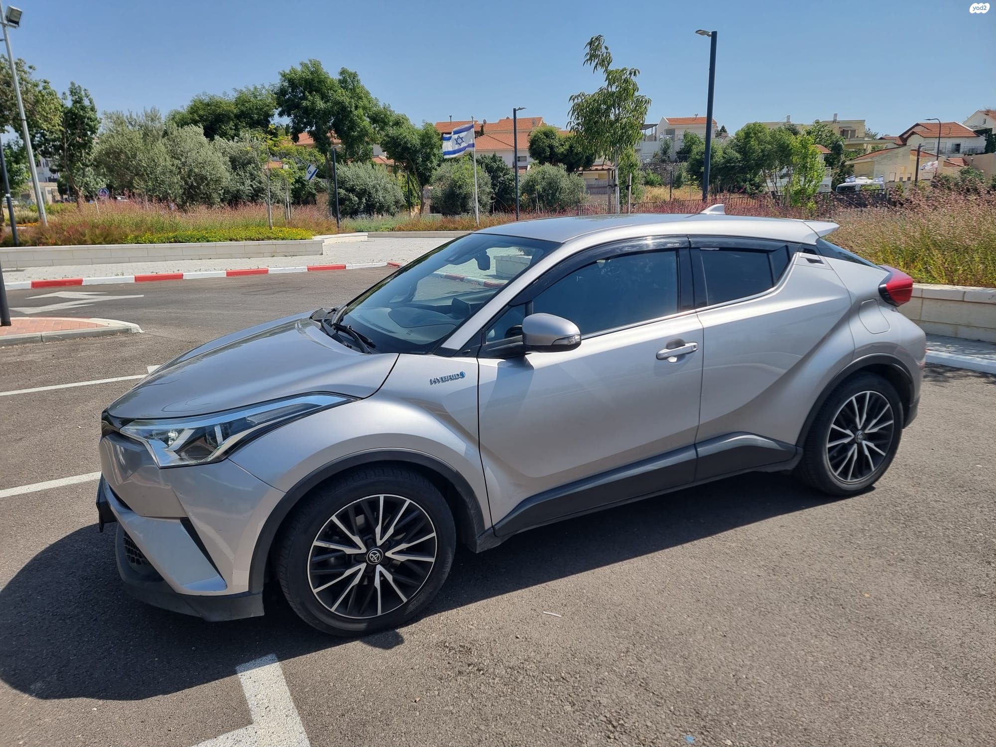 מודעת רכב טויוטה C-HR