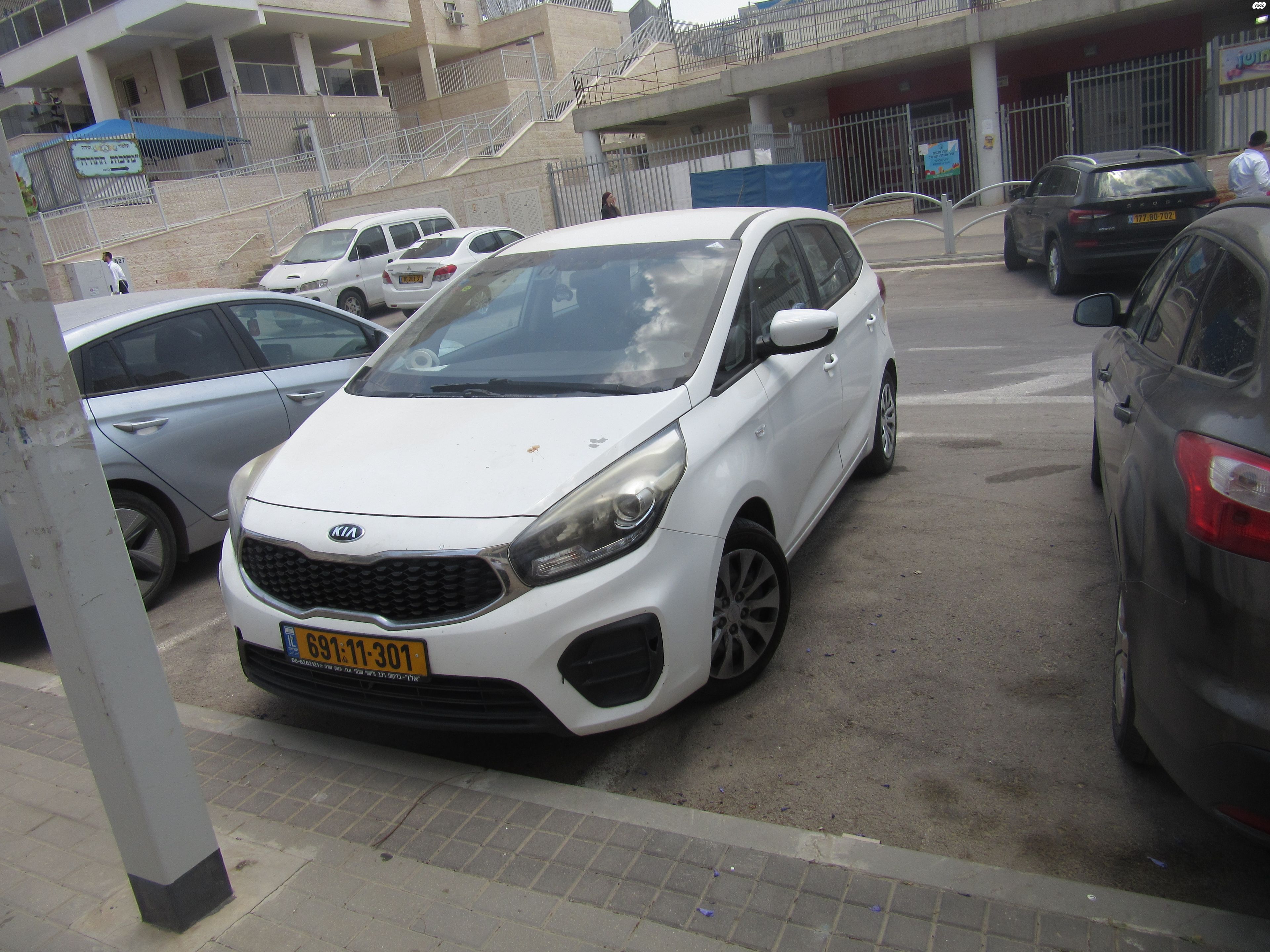 מודעת רכב קיה קארנס