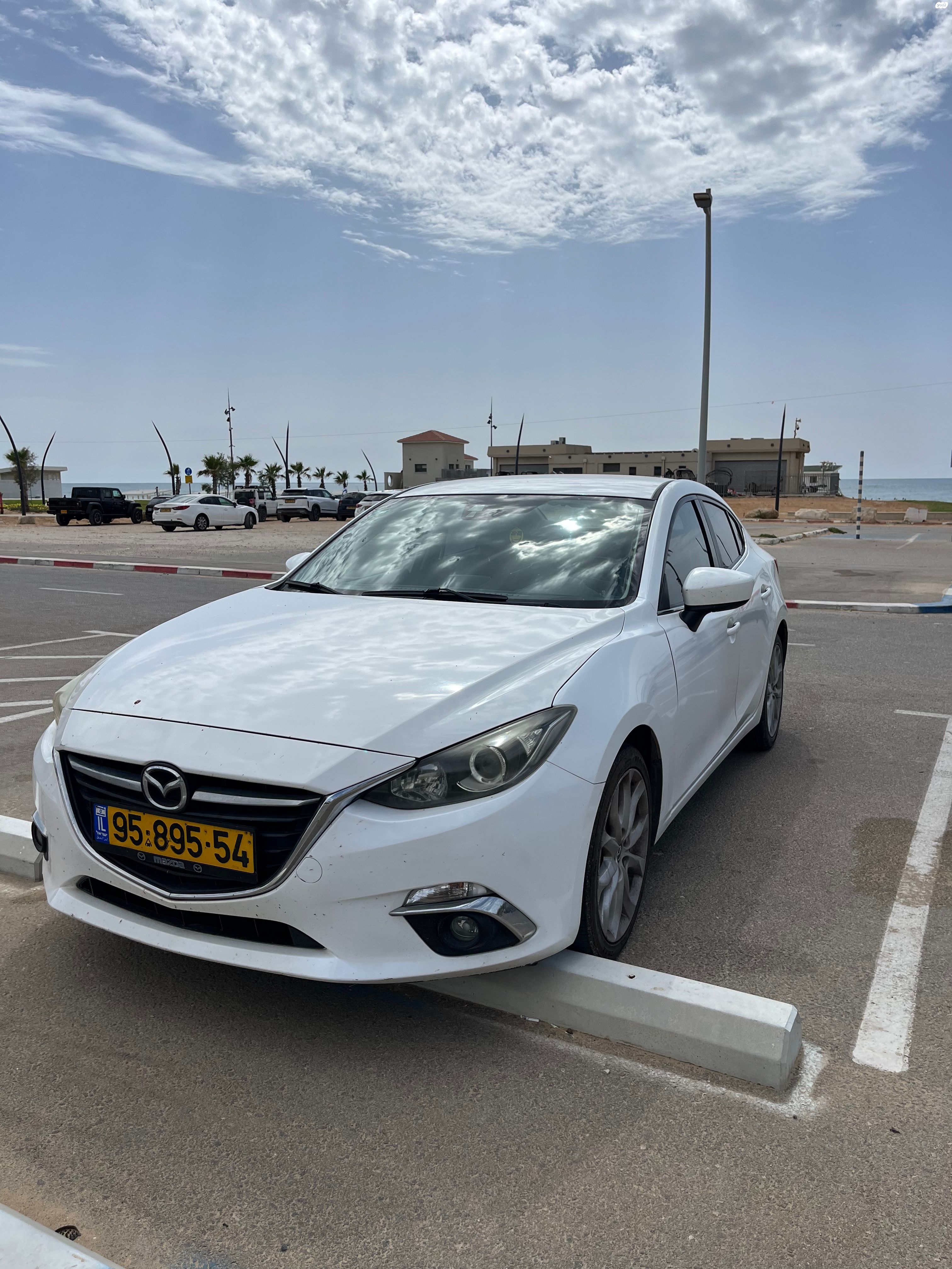 מודעת רכב מאזדה 3