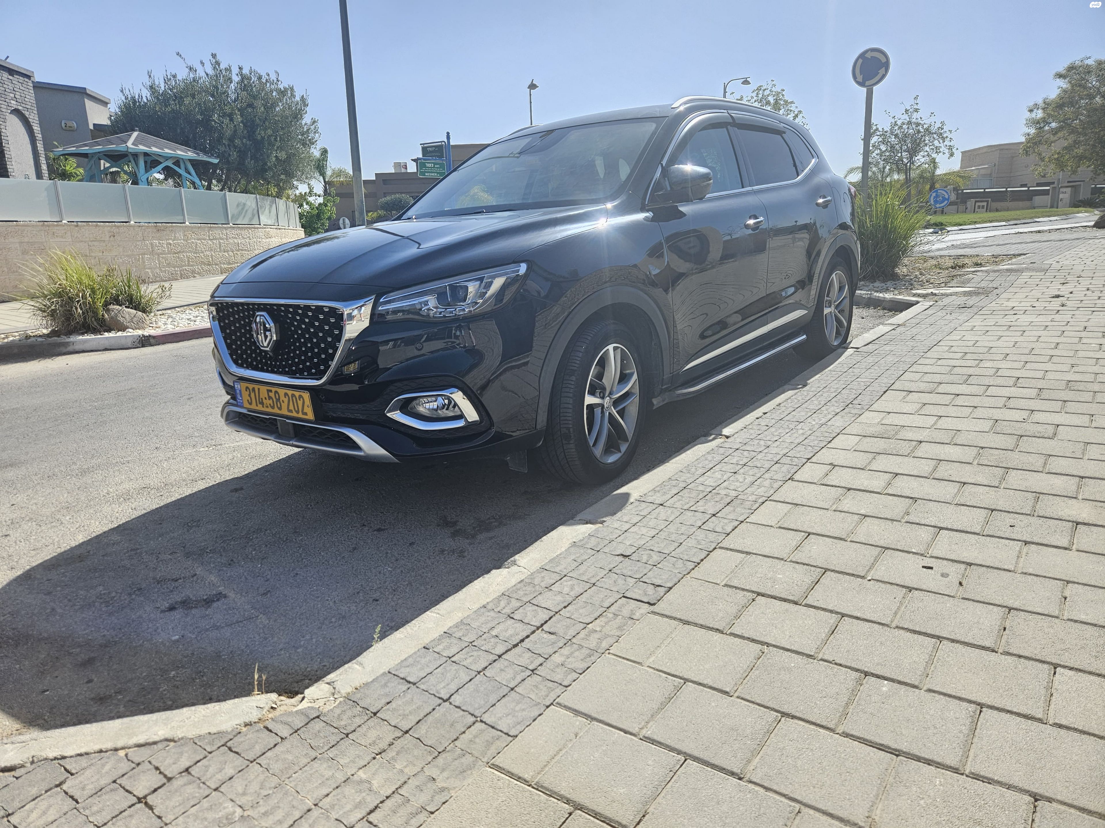מודעת רכב אם ג'י EHS PHEV
