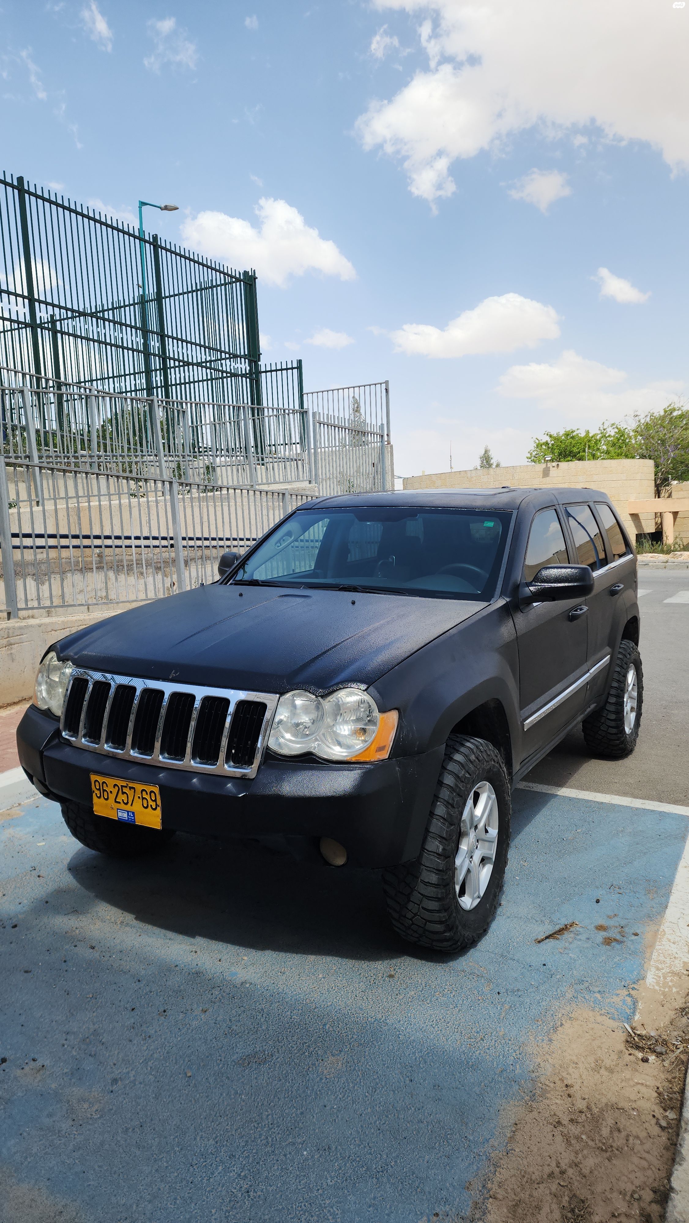 מודעת רכב ג'יפ גרנד צ'ירוקי