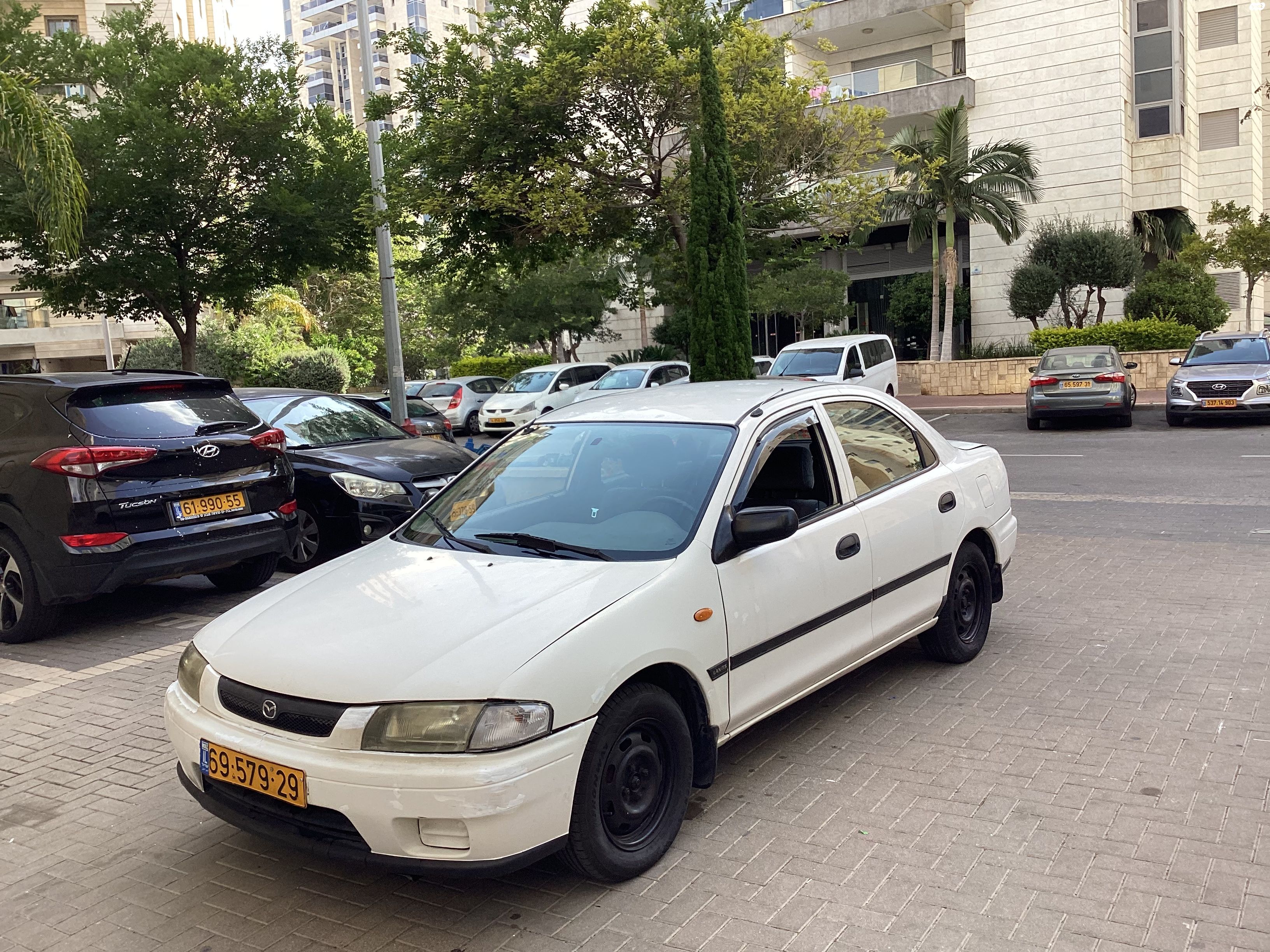 מודעת רכב מאזדה 323