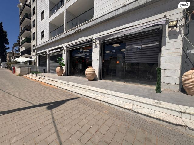 חנויות/ שטח מסחרי, שדרות הרצל, שפרינצק, רמלה