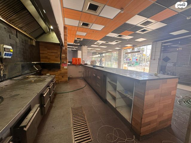 חנויות/ שטח מסחרי, שדרות הרצל, שפרינצק, רמלה