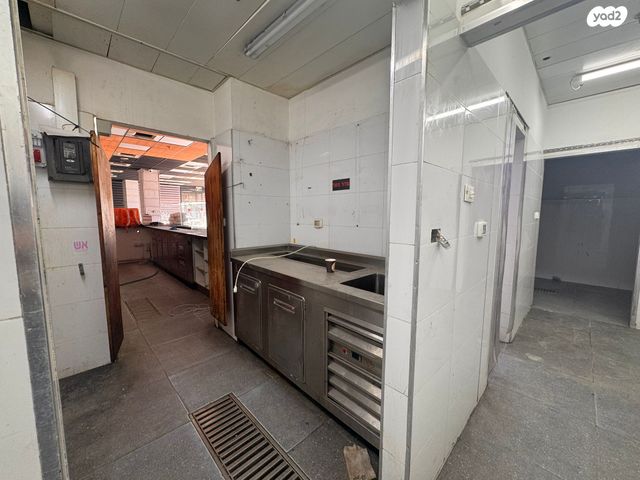 חנויות/ שטח מסחרי, שדרות הרצל, שפרינצק, רמלה