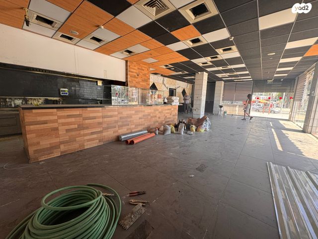 חנויות/ שטח מסחרי, שדרות הרצל, שפרינצק, רמלה